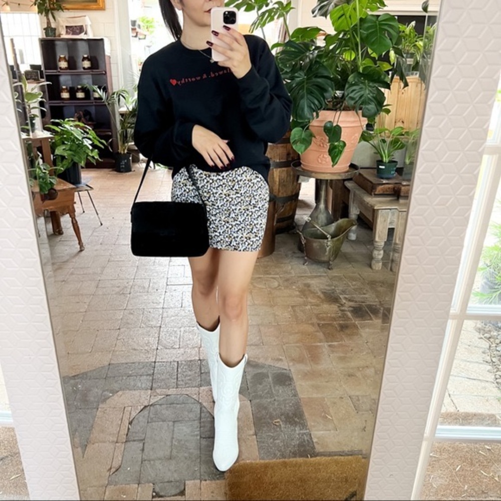 - NEW FLAWED AND WORTHY GRAPHIC PULLOVER SWEATER SIZE MEDIUM